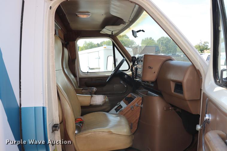 image for item ED9595 1987 Ford Econoline E350 ambulance