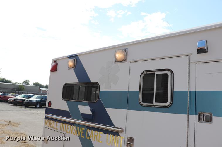 image for item ED9595 1987 Ford Econoline E350 ambulance