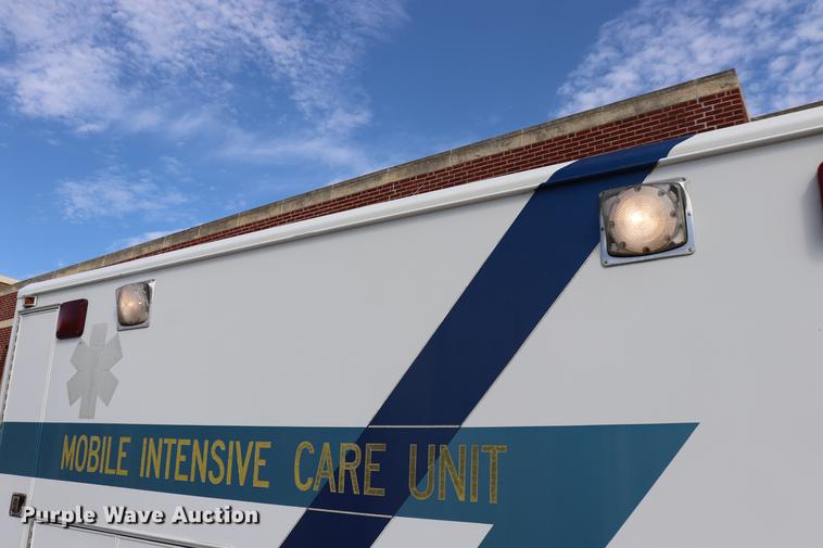 image for item ED9595 1987 Ford Econoline E350 ambulance