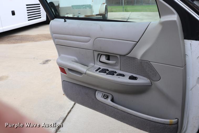 image for item ED9598 2000 Ford Crown Victoria