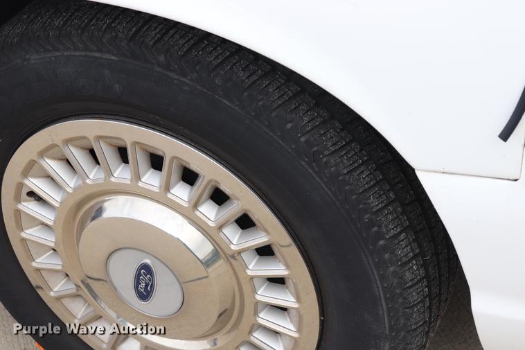 image for item ED9598 2000 Ford Crown Victoria