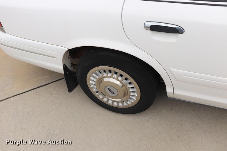 image for item ED9598 2000 Ford Crown Victoria
