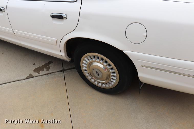 image for item ED9598 2000 Ford Crown Victoria