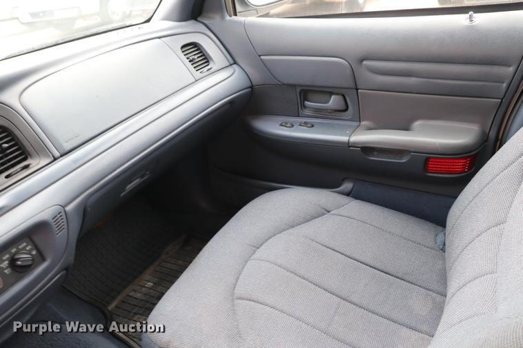 image for item ED9599 1998 Ford Crown Victoria Police Interceptor