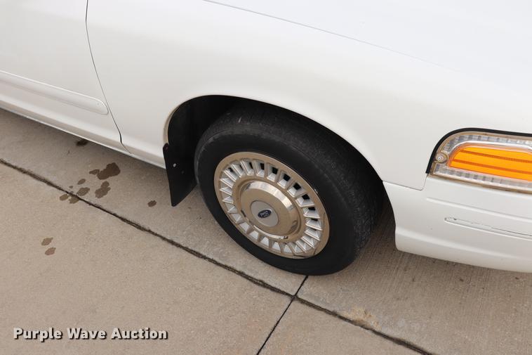 image for item ED9599 1998 Ford Crown Victoria Police Interceptor