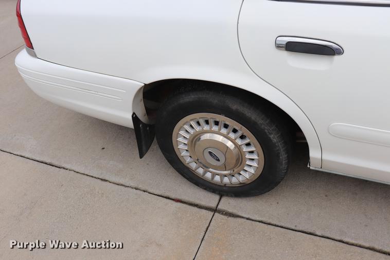 image for item ED9599 1998 Ford Crown Victoria Police Interceptor