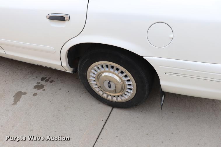 image for item ED9599 1998 Ford Crown Victoria Police Interceptor