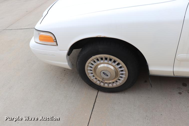 image for item ED9599 1998 Ford Crown Victoria Police Interceptor