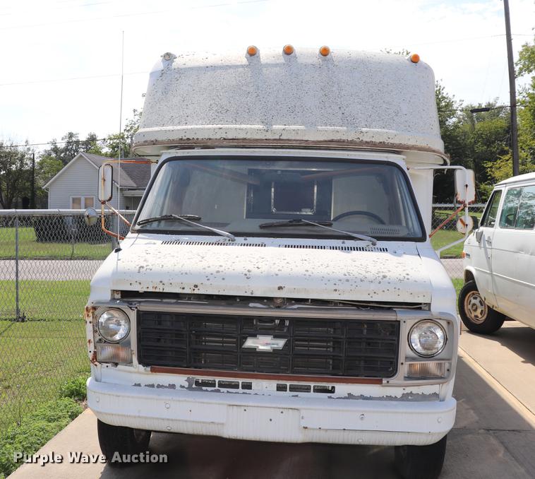 image for item ED9601 1981 Chevrolet 30 box truck