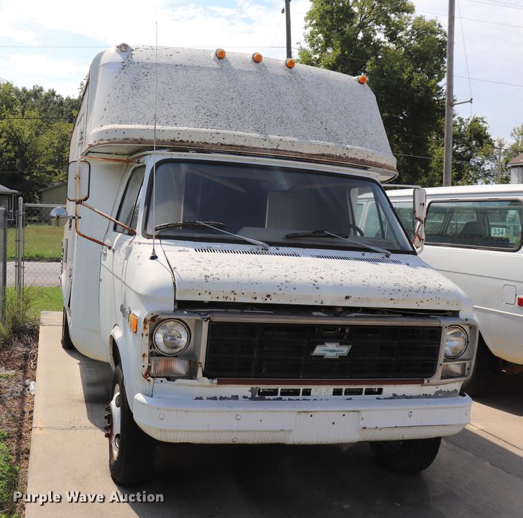 image for item ED9601 1981 Chevrolet 30 box truck