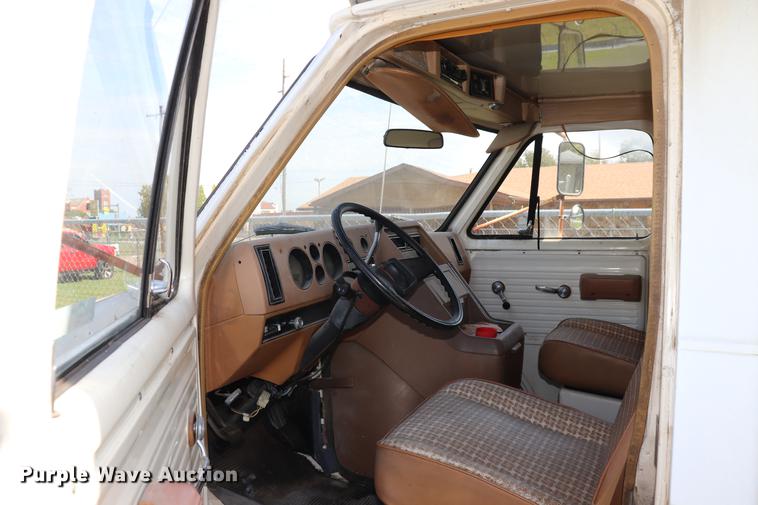 image for item ED9601 1981 Chevrolet 30 box truck