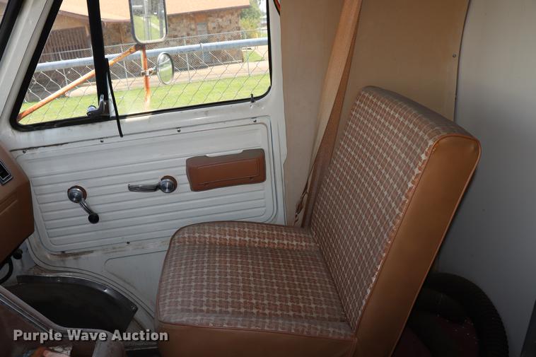 image for item ED9601 1981 Chevrolet 30 box truck