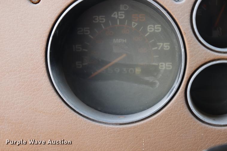 image for item ED9601 1981 Chevrolet 30 box truck