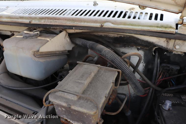 image for item ED9601 1981 Chevrolet 30 box truck