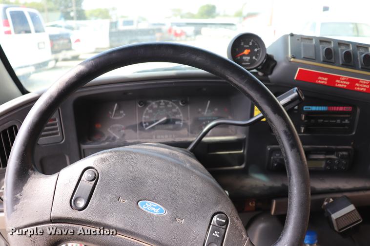 image for item ED9605 1995 Ford Econoline E350 shuttle bus