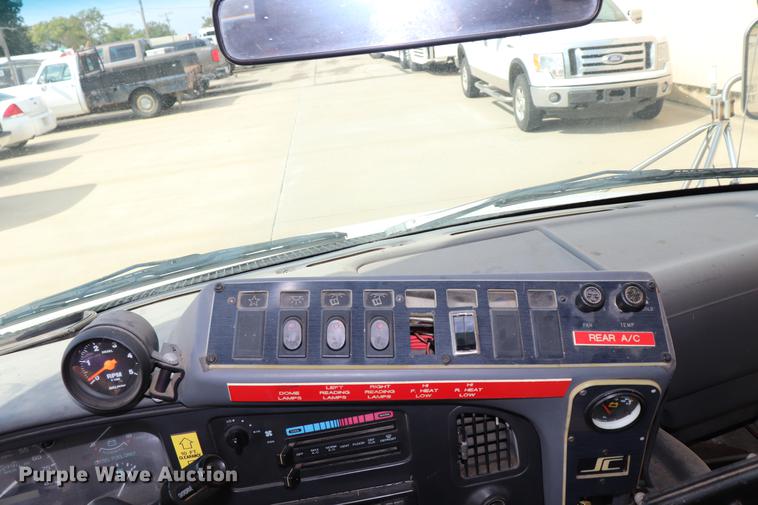 image for item ED9605 1995 Ford Econoline E350 shuttle bus