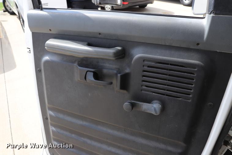 image for item ED9605 1995 Ford Econoline E350 shuttle bus