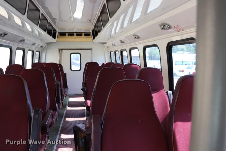 image for item ED9605 1995 Ford Econoline E350 shuttle bus