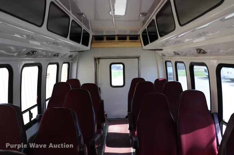 image for item ED9605 1995 Ford Econoline E350 shuttle bus