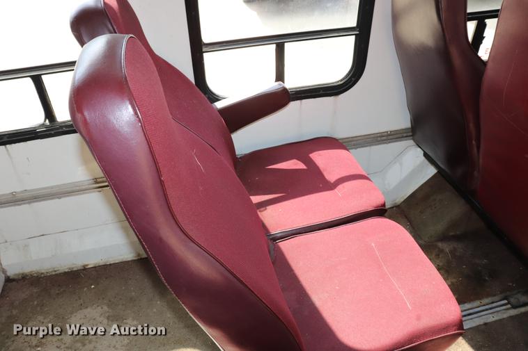 image for item ED9605 1995 Ford Econoline E350 shuttle bus