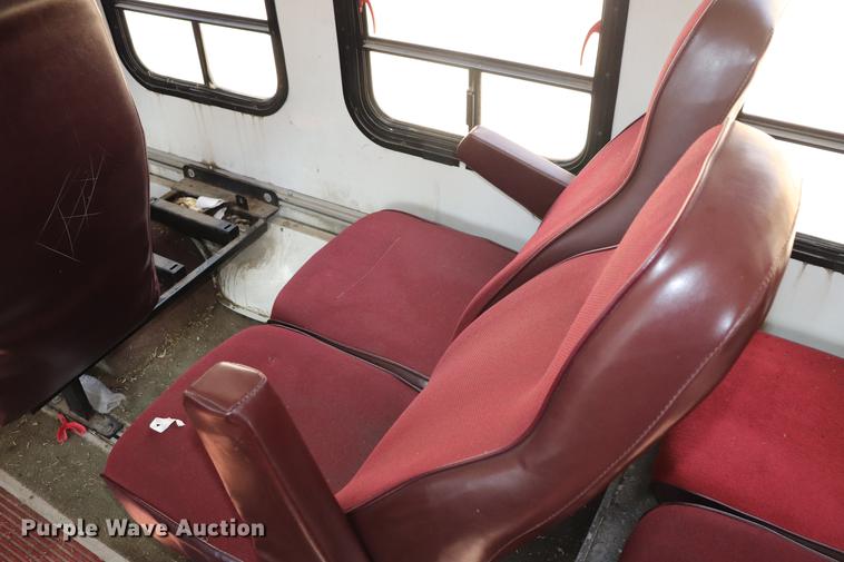 image for item ED9605 1995 Ford Econoline E350 shuttle bus