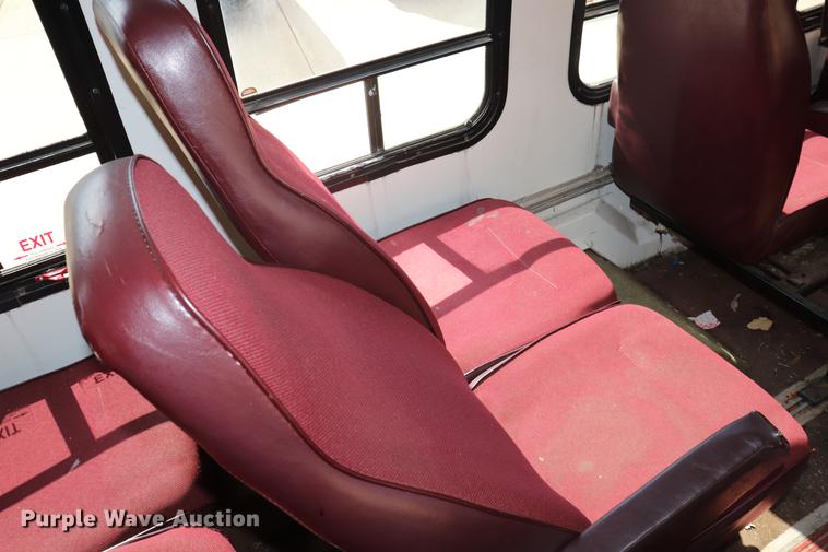 image for item ED9605 1995 Ford Econoline E350 shuttle bus