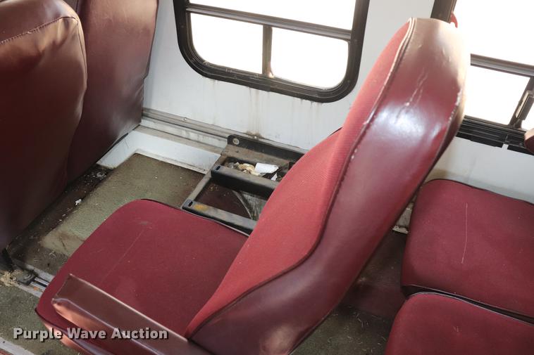 image for item ED9605 1995 Ford Econoline E350 shuttle bus