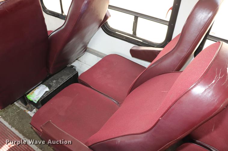 image for item ED9605 1995 Ford Econoline E350 shuttle bus