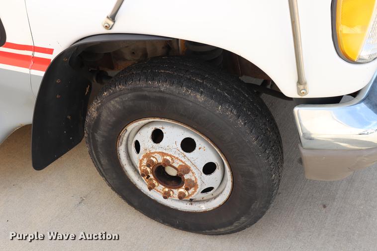 image for item ED9605 1995 Ford Econoline E350 shuttle bus