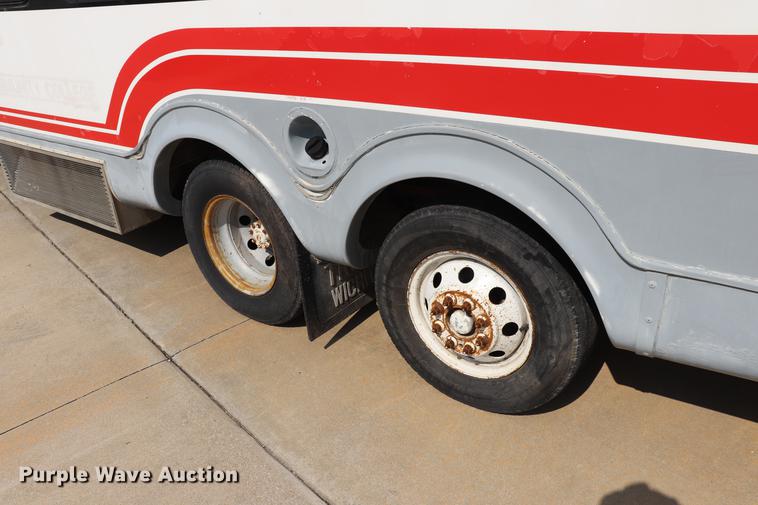 image for item ED9605 1995 Ford Econoline E350 shuttle bus