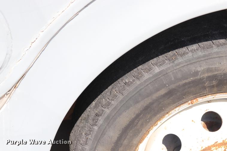 image for item ED9605 1995 Ford Econoline E350 shuttle bus