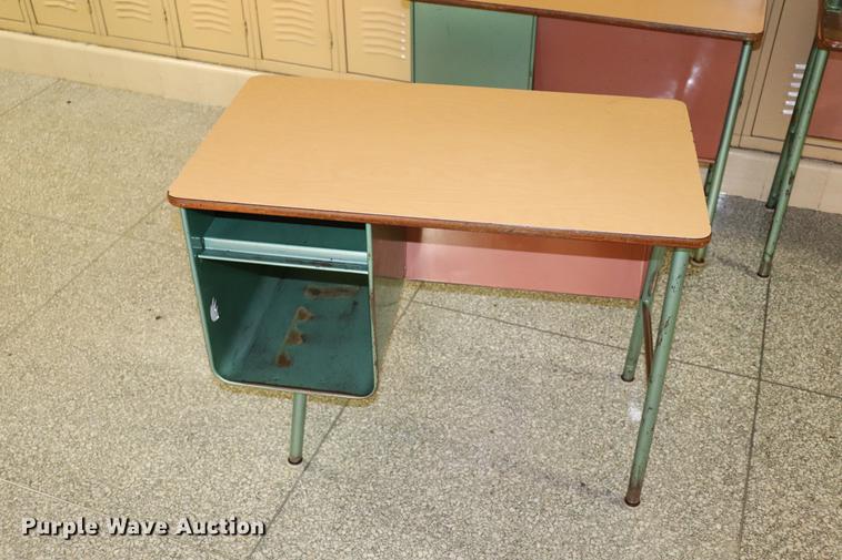 image for item ED9618 Approximately 40 metal desks