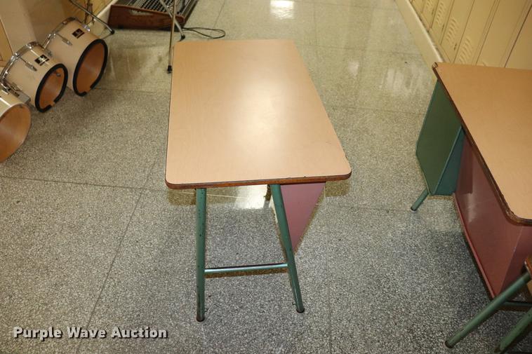 image for item ED9618 Approximately 40 metal desks
