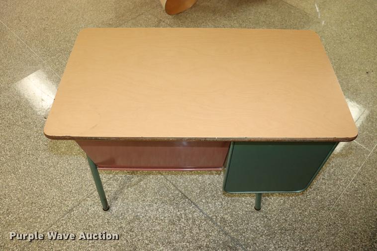 image for item ED9618 Approximately 40 metal desks