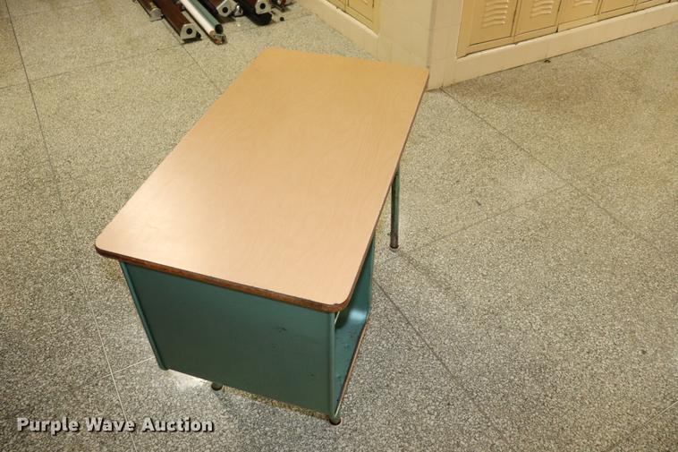image for item ED9618 Approximately 40 metal desks