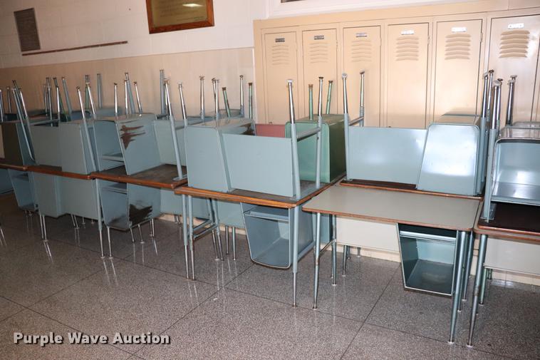 image for item ED9618 Approximately 40 metal desks