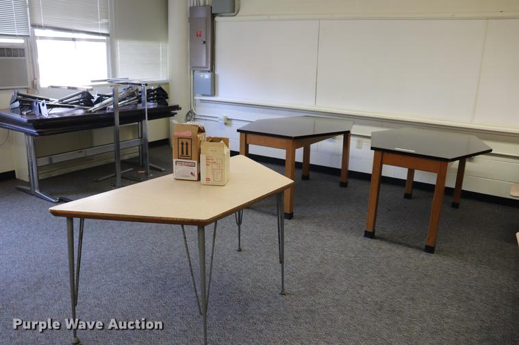 image for item ED9620 Approximately 5 tables