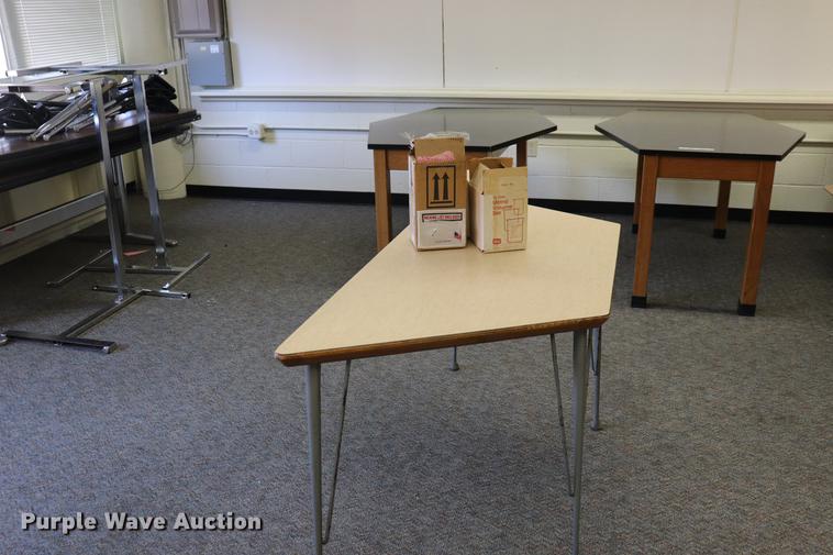 image for item ED9620 Approximately 5 tables