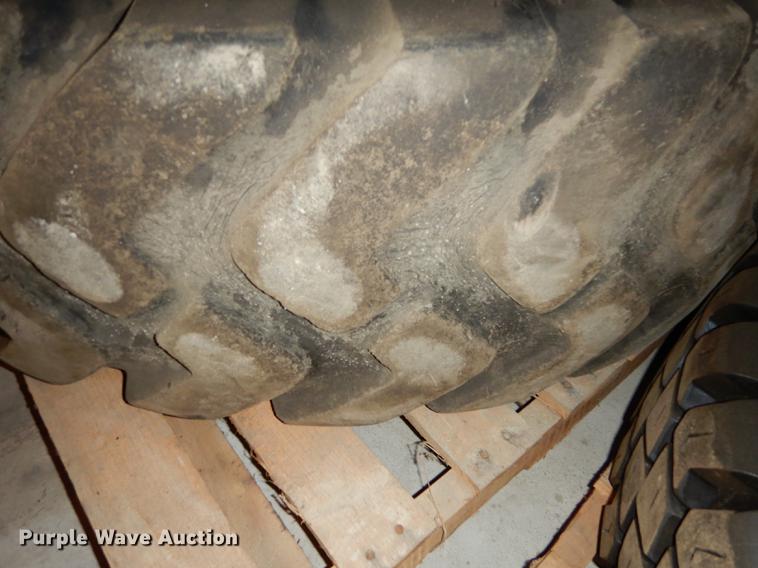 image for item EE9074 (2) Michelin 14.00R24 tires