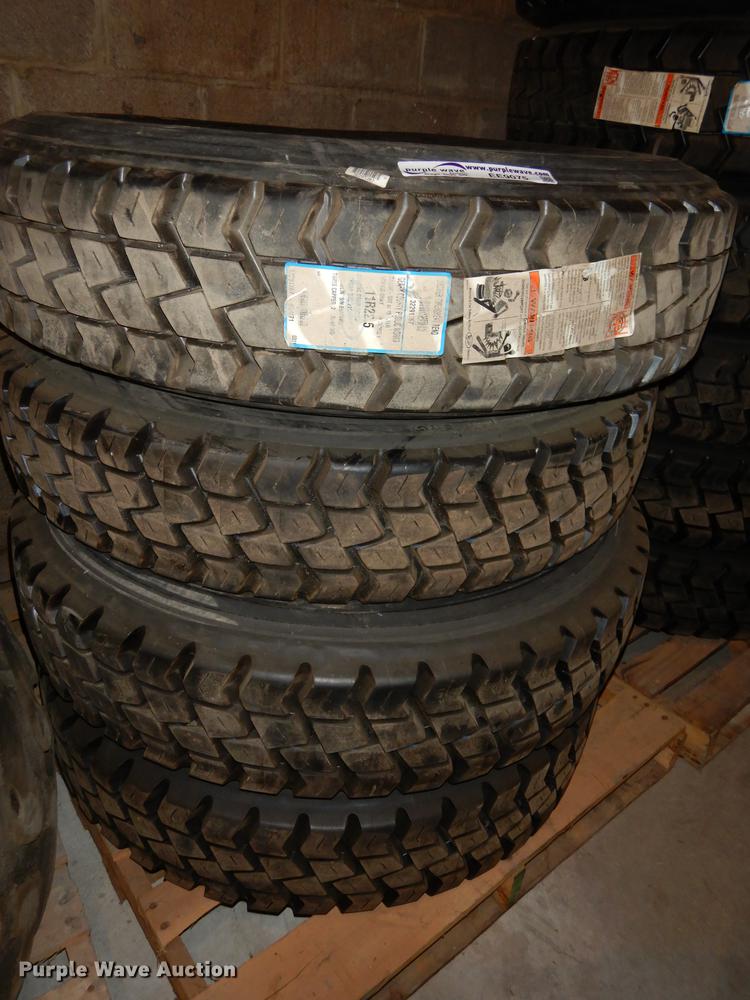 image for item EE9075 (4) 11R22.5 tires