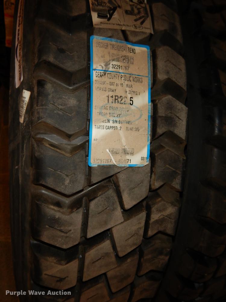 image for item EE9075 (4) 11R22.5 tires