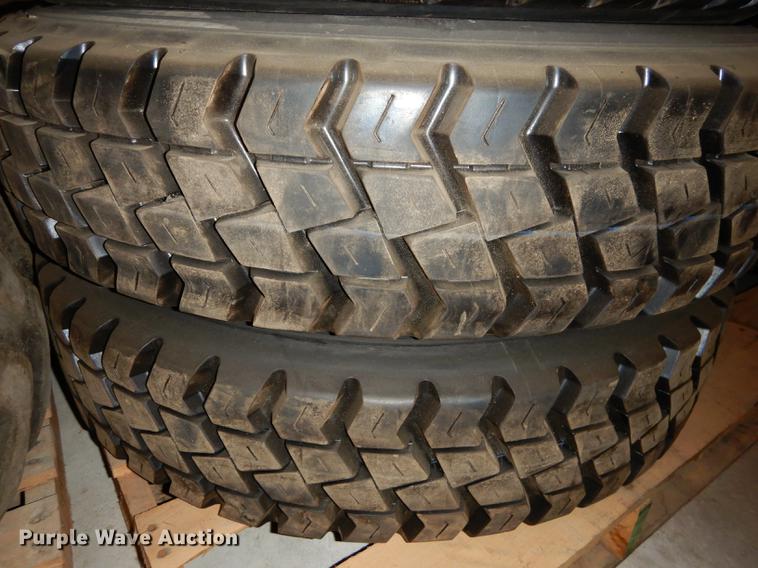 image for item EE9075 (4) 11R22.5 tires