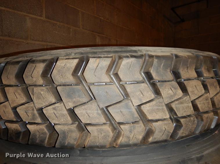image for item EE9076 (6) 11R22.5 tires