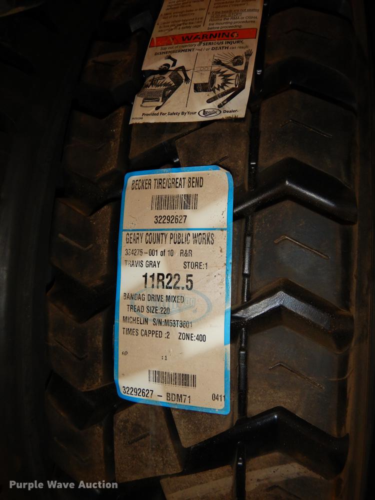 image for item EE9076 (6) 11R22.5 tires
