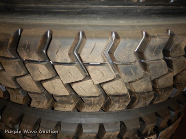 image for item EE9076 (6) 11R22.5 tires