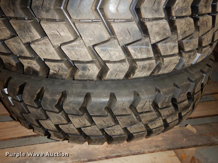 image for item EE9076 (6) 11R22.5 tires