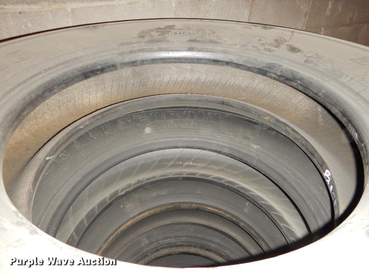 image for item EE9076 (6) 11R22.5 tires