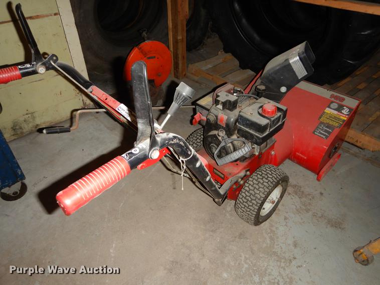 MTD 5/24 snow blower in Junction City, KS Item EE9090 sold Purple Wave