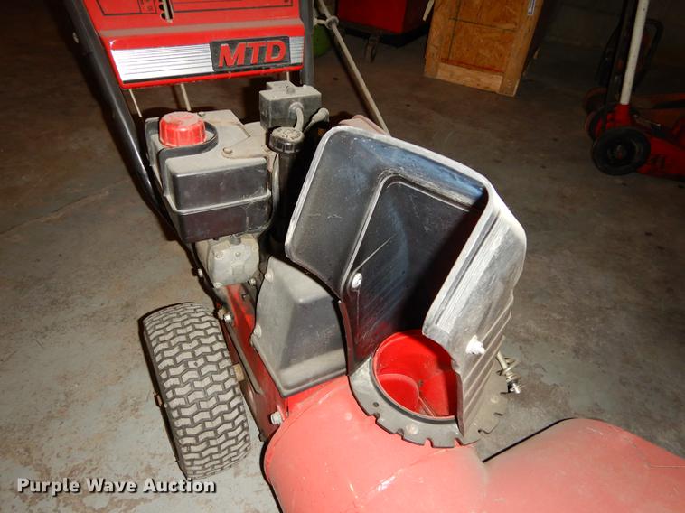MTD 5/24 snow blower in Junction City, KS Item EE9090 sold Purple Wave