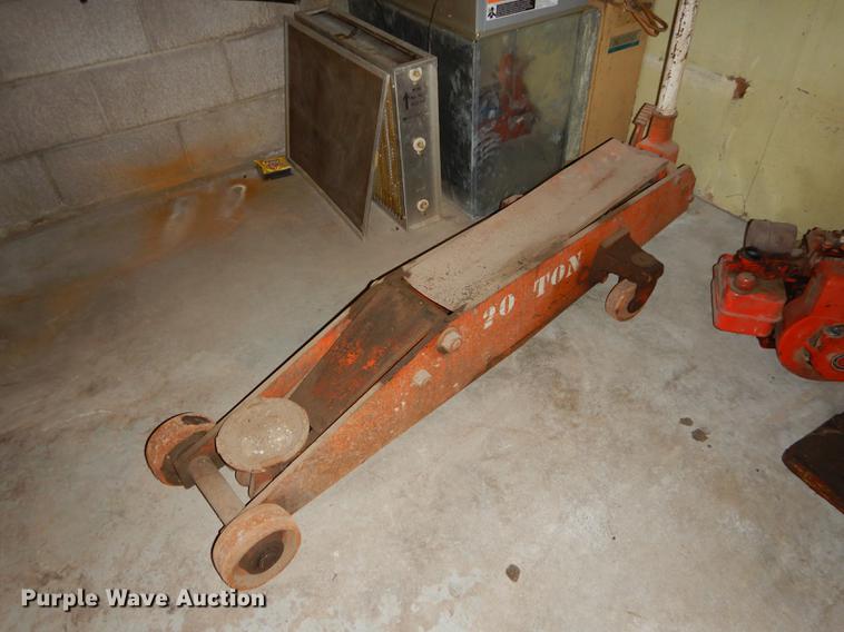 image for item EE9095 (3) jacks